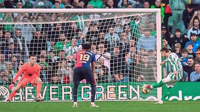 دياو ينقذ بيتيس بهدف التعادل أمام برشلونة بالدوري الإسباني