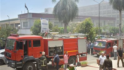 السيطرة علي حريق شب بسيارة ملاكي  علي طريق الزراعي الغربي بسوهاج