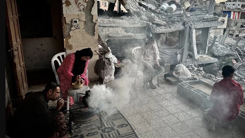 صورة لعائلة فى قطاع