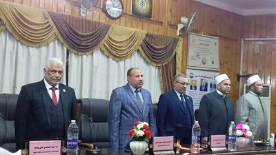 بالصور.. شاهين يشارك في احتفالية جامعة الأزهر بأسيوط