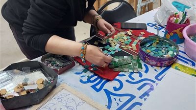 فن الموزاييك.. ورشة عمل بقصر ثقافة الأنفوشي بالإسكندرية