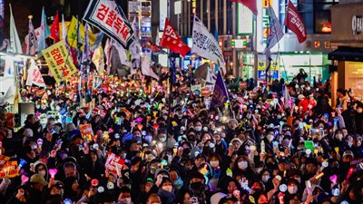 كوريا الجنوبية على صفيح ساخن: مداهمة مكتب الرئيس بسبب الأحكام العرفية