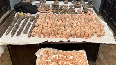 بحوزتهم 388 تمثالًا.. وزارة الداخلية تكشف تفاصيل ضبط عصابة الآثار المزيفة في أسيوط