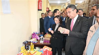 محافظ البحيرة ووزير التموين يتفقدان مستودع الشركة العامة لتجارة السلع التموينية