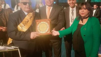 تكفيك نعمتى مصر تكرم باسل عادل رئيس حزب الوعي