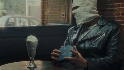 المطرب المقنع.. تعرف على الجولات الغنائية للفنان 