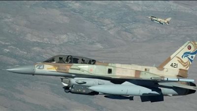 الطيران الإسرائيلي يشن غارات على درعا.. والدبابات تتوغل داخل الأراضي السورية