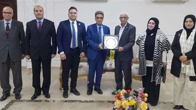 محافظ شمال سيناء ورئيس جامعة العريش يلتقيان وفد الأطباء البيطريين