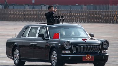 تطهير عسكري في الصين: شي جين بينغ يطيح بأقرب حلفائه