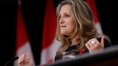 نائبة رئيس الوزراء الكندي تستقيل احتجاجًا على سياسات ترامب الجمركية وتهدد حكومة ترودو