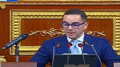 الخطيب يستعرض خطط جذب الاستثمار