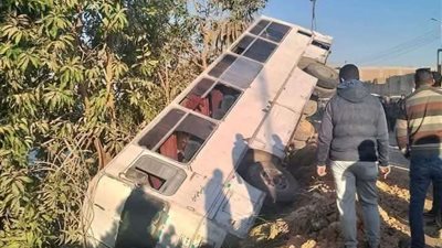 انقلاب أتوبيس على طريق سوهاج