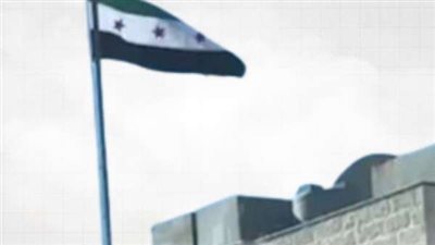 رفع العلم السوري الجديد أعلى سفارتي واشنطن وعمان