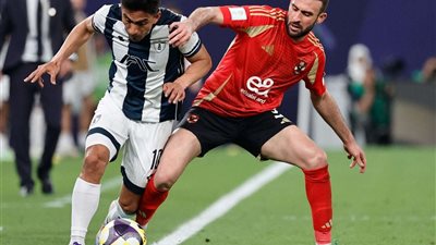 إنزلاق إحدى قدميه أثناء الاستحمام.. الأهلي يكشف حقيقة إصابة عمر كمال