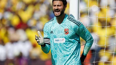 الشناوي يتعرض لإصابة خفيفة في مران الأهلي