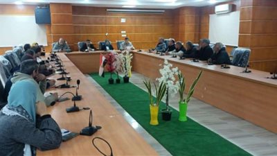 رئيس مدينة العريش يلتقى رؤساء الأحياء والقومي للسكان لمناقشة مطالب المواطنين