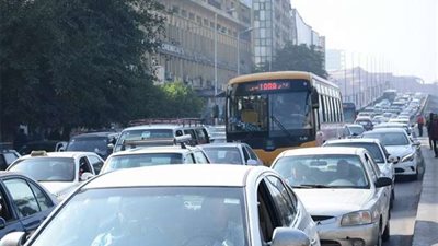 النشرة المرورية.. زحام بأماكن مختلفة في القاهرة والجيزة