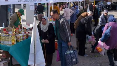 إقبال واسع على أسواق اليوم الواحد بالإسكندرية لتوفير السلع بأسعار مخفضة