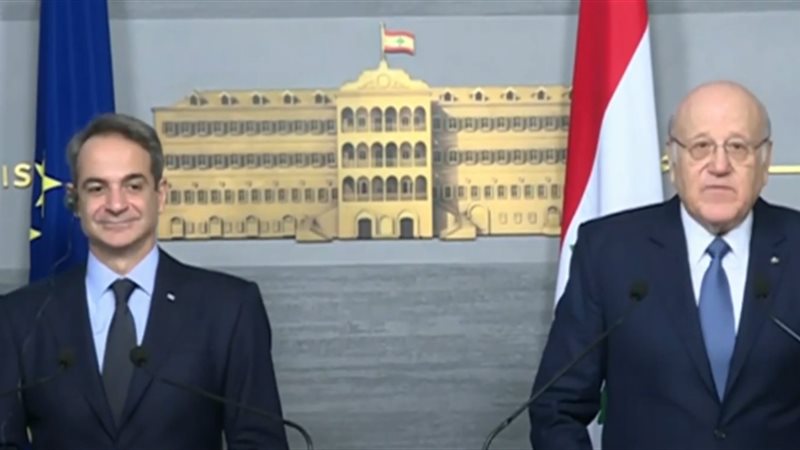 أثناء المؤتمر الصحفي