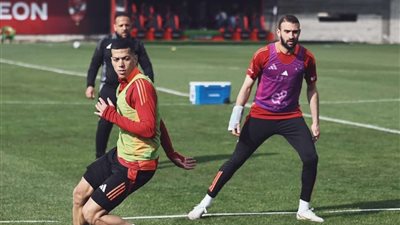 بالصور.. عمر كمال وإمام عاشور في مران الأهلي