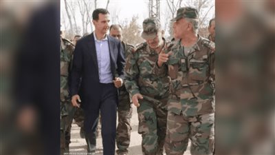 المرصد: أحد قادة الأسد ينفذ تسوية ويسلم أسلحته