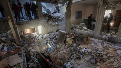 غارات إسرائيلية مميتة على مخيم النصيرات للاجئين في غزة