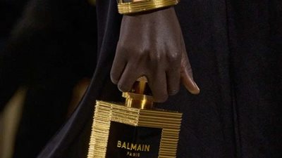 أكسسوارات وملابس.. الذهبي يتربع على عرش ألوان موضة شتاء 2025