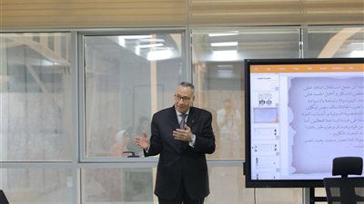 بالصور.. جامعة الجلالة تستضيف السفير قدري عبد المطلب