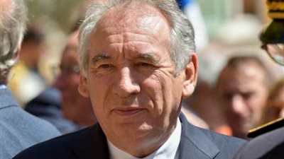 فرنسا تشكل رابع حكومة في عام واحد وسط تحديات سياسية واقتصادية