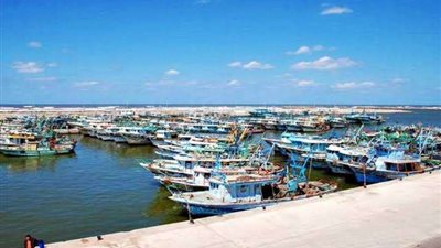 توقف حركة الملاحة والصيد بميناء البرلس لسوء الأحوال الجوية بكفر الشيخ