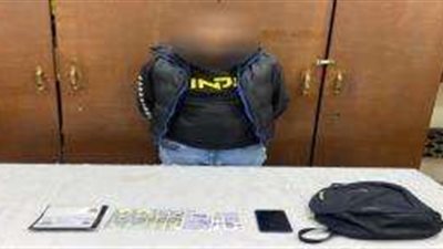 سرق حقيبة راكب أجنبي.. القبض على سائق سيارة بإحدى شركات النقل الذكي