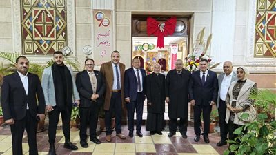 للتهنئة بعيد الميلاد المجيد.. وفد 