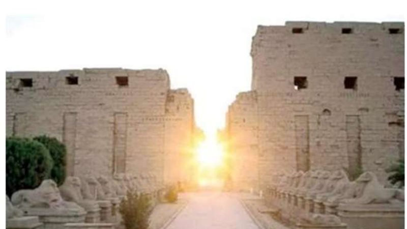 تعامد الشمس على معبد