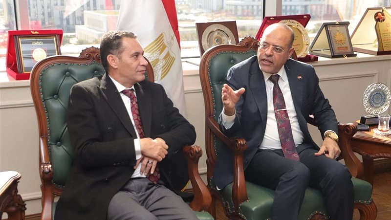 وزير العمل والنواب