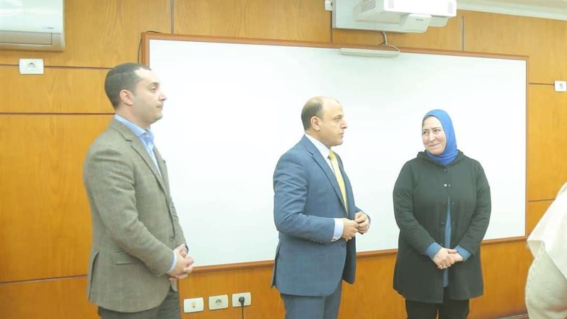 محافظ كفر الشيخ خلال