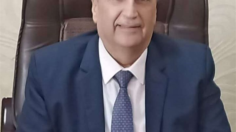 الدكتور عبد العزيز
