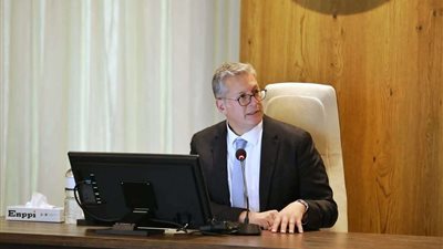 وزير البترول يجدد الثقة فى رئيس الشركة القابضة للبتروكيماويات