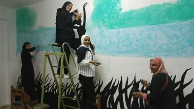 مركز شباب العريش ينفذ مشروع خدمة عامة ورسم علي الجدران