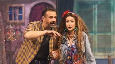 من كواليس مسرحية 