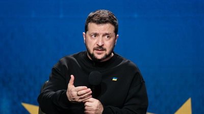 زيلينسكي يطالب روسيا بتفسير حادث الطائرة الأذربيجانية