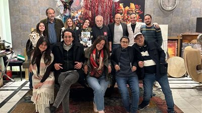 عيد ميلاد أشرف ذكي.. روجينا تفاجئه بحضور الأصدقاء