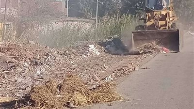 تنفيذ حمله نظافة مكبرة ومسح طريق جسر نهر النيل بكوم حمادة