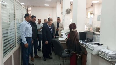 رئيس أبو المطامير الجديد يتفقد سير العمل بالمركز التكنولوجى
