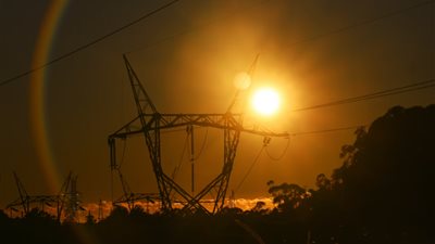 تراجع أسعار الكهرباء والوقود يساهم في تخفيف تكاليف المعيشة في أستراليا