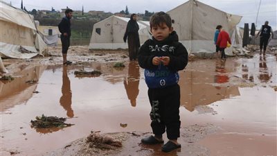 أمطار وطقس بارد.. غرق مئات خيام النازحين في مناطق بقطاع غزة