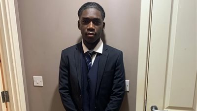 مراهق بريطاني يبدأ عقوبته في دبي بسبب علاقة مع فتاة قاصر