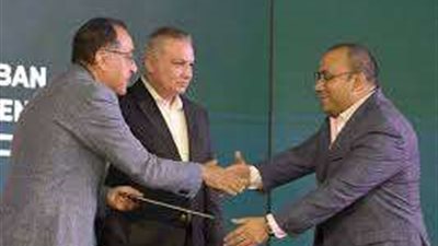 مدبولي يسلم عقود وحدات سكنية للحاجزين بمشروع أرابيسك