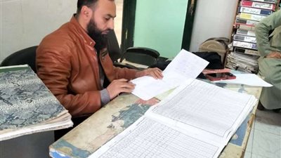 متابعة الانضباط الإدارى وسير العمل بالهيئات الحكومية بمدن وقرى البحيرة