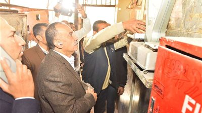 تموين أسيوط تحرر 38 ألف محضر وتضبط 210 أطنان دقيق وأسمدة خلال عام