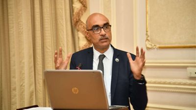 برلماني يتقدم بطلب إحاطة بشأن أجهزة الهواتف المحمولة